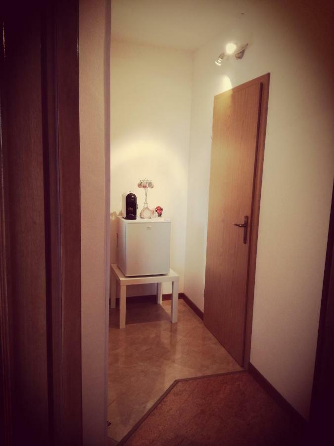 Room Kris With Private Entrance & Private Bathroom Vilanija Dış mekan fotoğraf